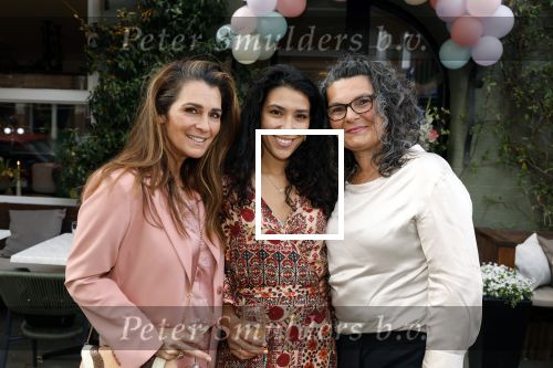 Amsterdam 29 april 2022
Opening Restaurant Poppys van Moise Trustfull Carola Kirschbaum en Britt Scholte in de amsterdamse pijp. Moise en Quinty Trustfull