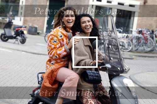 Amsterdam 29 april 2022
Opening Restaurant Poppys van Moise Trustfull Carola Kirschbaum en Britt Scholte in de amsterdamse pijp. Moise en Quinty Trustfull
