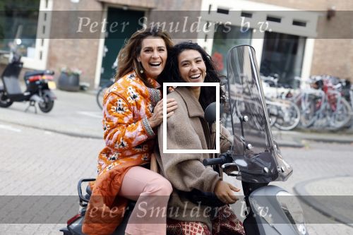 Amsterdam 29 april 2022
Opening Restaurant Poppys van Moise Trustfull Carola Kirschbaum en Britt Scholte in de amsterdamse pijp. Moise en Quinty Trustfull