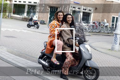 Amsterdam 29 april 2022
Opening Restaurant Poppys van Moise Trustfull Carola Kirschbaum en Britt Scholte in de amsterdamse pijp. Moise en Quinty Trustfull