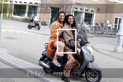 Amsterdam 29 april 2022
Opening Restaurant Poppys van Moise Trustfull Carola Kirschbaum en Britt Scholte in de amsterdamse pijp. Moise en Quinty Trustfull