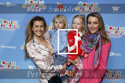 Amsterdam 1 mei 2022
Premiere 2 kleine kleutertjes bedacht door Jan Smit .
Renee Gunning met zoontje en een vriendin