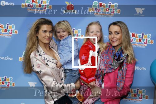 Amsterdam 1 mei 2022
Premiere 2 kleine kleutertjes bedacht door Jan Smit .
Renee Gunning met zoontje en een vriendin