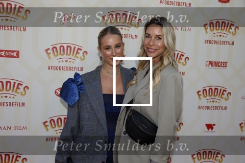 Amsterdam 10 mei 2022
Premiere Foodies in Tuschinski met oa Ilse warringa Holly Brood Sanne Langelaar Sanne Vogel Sinan Eroglu Quiah Shilue Roue Verveer en Johanna Hagen. Renee Vervoorn met haar dochter Lisa