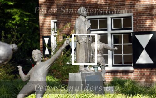 Zeist 13 mei 2022
Beelden van div grootheden uit de nedelandse voetbalgeschiedenis. Oa Ruud Gullit Johan Cruijff Edwin v d Sar Willem v Hanegem en Rinus Michels op de KNVB Campus
