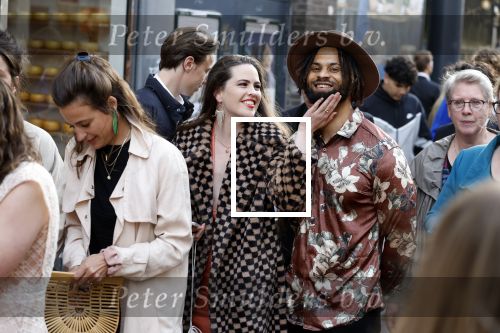 Amsterdam 10 mei 2022
Premiere Foodies in Tuschinski met oa Ilse warringa Holly Brood Sanne Langelaar Sanne Vogel Sinan Eroglu Quiah Shilue Roue Verveer en Johanna Hagen. Robin Martens met vriend