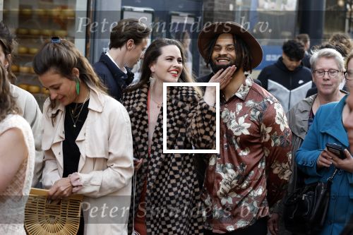 Amsterdam 10 mei 2022
Premiere Foodies in Tuschinski met oa Ilse warringa Holly Brood Sanne Langelaar Sanne Vogel Sinan Eroglu Quiah Shilue Roue Verveer en Johanna Hagen. Robin Martens met vriend