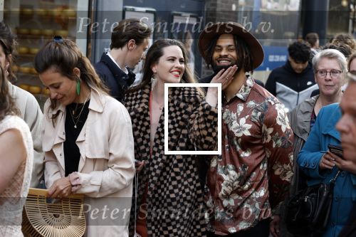 Amsterdam 10 mei 2022
Premiere Foodies in Tuschinski met oa Ilse warringa Holly Brood Sanne Langelaar Sanne Vogel Sinan Eroglu Quiah Shilue Roue Verveer en Johanna Hagen. Robin Martens met vriend