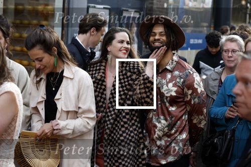 Amsterdam 10 mei 2022
Premiere Foodies in Tuschinski met oa Ilse warringa Holly Brood Sanne Langelaar Sanne Vogel Sinan Eroglu Quiah Shilue Roue Verveer en Johanna Hagen. Robin Martens met vriend