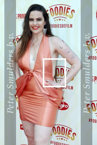 Amsterdam 10 mei 2022
Premiere Foodies in Tuschinski met oa Ilse warringa Holly Brood Sanne Langelaar Sanne Vogel Sinan Eroglu Quiah Shilue Roue Verveer en Johanna Hagen. Robin Martens met vriend