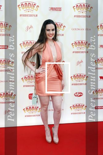 Amsterdam 10 mei 2022
Premiere Foodies in Tuschinski met oa Ilse warringa Holly Brood Sanne Langelaar Sanne Vogel Sinan Eroglu Quiah Shilue Roue Verveer en Johanna Hagen. Robin Martens met vriend