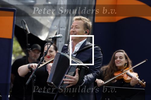 Maastricht 27 april 2022
Koningsdag wordt dit jaar in Maastricht gevierd . Aanwezig Koning Willem Alexander Koningin Maxima Prinses Amalia Prinses Alexia Prinses Ariane Prins Constantijn Prinses Laurentien Prins Maurits Prinses Marilene Prins Bernhard Prinses Annette Prins Floris Prinses Aimee Prins Pieter Christiaan en Prinses Annette. Rowwen Heze