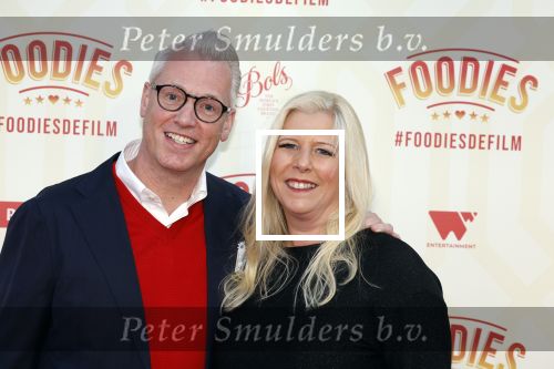 Amsterdam 10 mei 2022
Premiere Foodies in Tuschinski met oa Ilse warringa Holly Brood Sanne Langelaar Sanne Vogel Sinan Eroglu Quiah Shilue Roue Verveer en Johanna Hagen. Rudolph v Veen met zijn vrouw