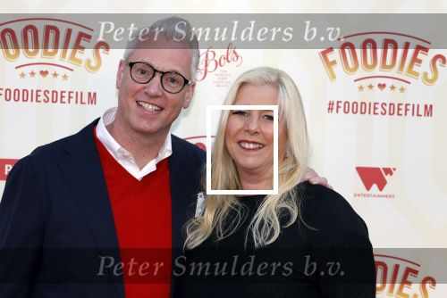 Amsterdam 10 mei 2022
Premiere Foodies in Tuschinski met oa Ilse warringa Holly Brood Sanne Langelaar Sanne Vogel Sinan Eroglu Quiah Shilue Roue Verveer en Johanna Hagen. Rudolph v Veen met zijn vrouw