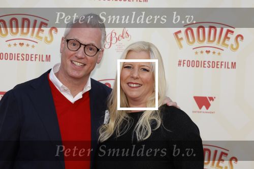Amsterdam 10 mei 2022
Premiere Foodies in Tuschinski met oa Ilse warringa Holly Brood Sanne Langelaar Sanne Vogel Sinan Eroglu Quiah Shilue Roue Verveer en Johanna Hagen. Rudolph v Veen met zijn vrouw