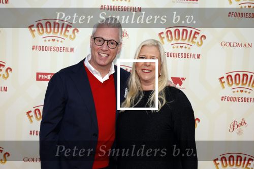 Amsterdam 10 mei 2022
Premiere Foodies in Tuschinski met oa Ilse warringa Holly Brood Sanne Langelaar Sanne Vogel Sinan Eroglu Quiah Shilue Roue Verveer en Johanna Hagen. Rudolph v Veen met zijn vrouw