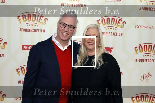 Amsterdam 10 mei 2022
Premiere Foodies in Tuschinski met oa Ilse warringa Holly Brood Sanne Langelaar Sanne Vogel Sinan Eroglu Quiah Shilue Roue Verveer en Johanna Hagen. Rudolph v Veen met zijn vrouw