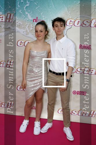 Amsterdam 20 april 2022
Premiere Costa in Tuschinski. Castleden oa , Katja Schuurman Abbey Hoes Soy Kroon Stephanie v Eer Oscar Aerts Sinan Eroglu Roeland Fernhout Tina de Bruin en Lisa Zweerman . De regisseur is Jon Karhaus en Diederik Jekel heeft het script geschreven. Sammie Romer met een vriendje