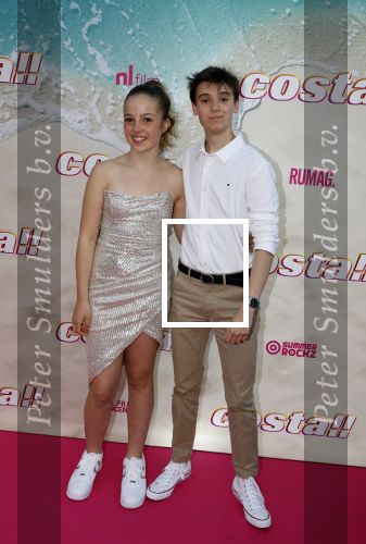 Amsterdam 20 april 2022
Premiere Costa in Tuschinski. Castleden oa , Katja Schuurman Abbey Hoes Soy Kroon Stephanie v Eer Oscar Aerts Sinan Eroglu Roeland Fernhout Tina de Bruin en Lisa Zweerman . De regisseur is Jon Karhaus en Diederik Jekel heeft het script geschreven. Sammie Romer met een vriendje
