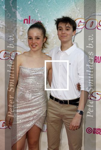 Amsterdam 20 april 2022
Premiere Costa in Tuschinski. Castleden oa , Katja Schuurman Abbey Hoes Soy Kroon Stephanie v Eer Oscar Aerts Sinan Eroglu Roeland Fernhout Tina de Bruin en Lisa Zweerman . De regisseur is Jon Karhaus en Diederik Jekel heeft het script geschreven. Sammie Romer met een vriendje