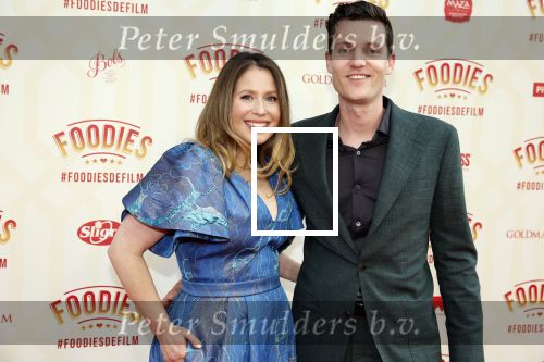 Amsterdam 10 mei 2022
Premiere Foodies in Tuschinski met oa Ilse warringa Holly Brood Sanne Langelaar Sanne Vogel Sinan Eroglu Quiah Shilue Roue Verveer en Johanna Hagen. Sanne Vogel met partner