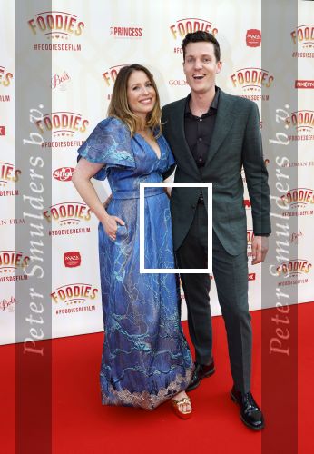 Amsterdam 10 mei 2022
Premiere Foodies in Tuschinski met oa Ilse warringa Holly Brood Sanne Langelaar Sanne Vogel Sinan Eroglu Quiah Shilue Roue Verveer en Johanna Hagen. Sanne Vogel met partner