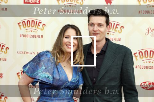 Amsterdam 10 mei 2022
Premiere Foodies in Tuschinski met oa Ilse warringa Holly Brood Sanne Langelaar Sanne Vogel Sinan Eroglu Quiah Shilue Roue Verveer en Johanna Hagen. Sanne Vogel met partner