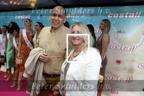 Amsterdam 20 april 2022
Premiere Costa in Tuschinski. Castleden oa , Katja Schuurman Abbey Hoes Soy Kroon Stephanie v Eer Oscar Aerts Sinan Eroglu Roeland Fernhout Tina de Bruin en Lisa Zweerman . De regisseur is Jon Karhaus en Diederik Jekel heeft het script geschreven. Simon de Waal met vrouw