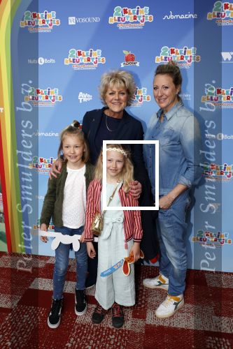 Amsterdam 1 mei 2022
Premiere 2 kleine kleutertjes bedacht door Jan Smit .
Simone Kleinsma met Celseste Verstrate en kinderen