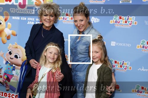 Amsterdam 1 mei 2022
Premiere 2 kleine kleutertjes bedacht door Jan Smit .
Simone Kleinsma met Celseste Verstrate en kinderen