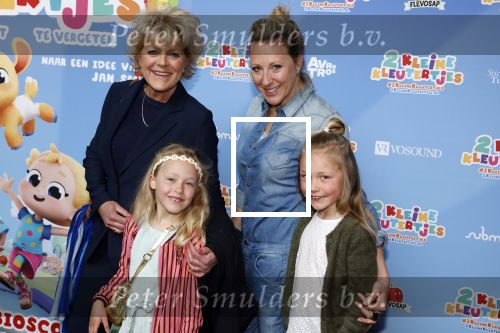 Amsterdam 1 mei 2022
Premiere 2 kleine kleutertjes bedacht door Jan Smit .
Simone Kleinsma met Celseste Verstrate en kinderen