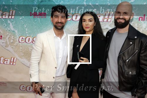 Amsterdam 20 april 2022
Premiere Costa in Tuschinski. Castleden oa , Katja Schuurman Abbey Hoes Soy Kroon Stephanie v Eer Oscar Aerts Sinan Eroglu Roeland Fernhout Tina de Bruin en Lisa Zweerman . De regisseur is Jon Karhaus en Diederik Jekel heeft het script geschreven.