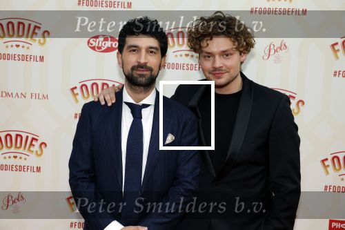 Amsterdam 10 mei 2022
Premiere Foodies in Tuschinski met oa Ilse warringa Holly Brood Sanne Langelaar Sanne Vogel Sinan Eroglu Quiah Shilue Roue Verveer en Johanna Hagen. Sinan Eroglu en Soy Kroon