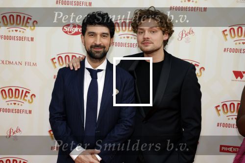 Amsterdam 10 mei 2022
Premiere Foodies in Tuschinski met oa Ilse warringa Holly Brood Sanne Langelaar Sanne Vogel Sinan Eroglu Quiah Shilue Roue Verveer en Johanna Hagen. Sinan Eroglu en Soy Kroon