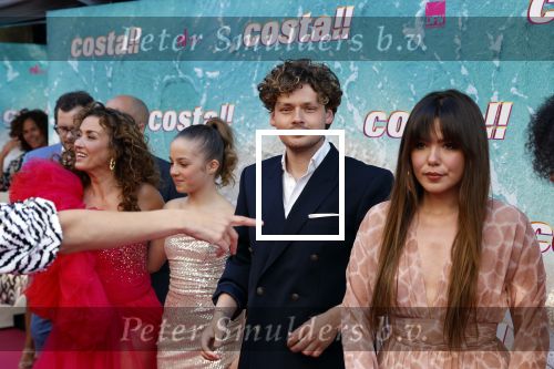 Amsterdam 20 april 2022
Premiere Costa in Tuschinski. Castleden oa , Katja Schuurman Abbey Hoes Soy Kroon Stephanie v Eer Oscar Aerts Sinan Eroglu Roeland Fernhout Tina de Bruin en Lisa Zweerman . De regisseur is Jon Karhaus en Diederik Jekel heeft het script geschreven.