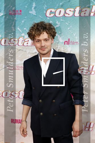 Amsterdam 20 april 2022
Premiere Costa in Tuschinski. Castleden oa , Katja Schuurman Abbey Hoes Soy Kroon Stephanie v Eer Oscar Aerts Sinan Eroglu Roeland Fernhout Tina de Bruin en Lisa Zweerman . De regisseur is Jon Karhaus en Diederik Jekel heeft het script geschreven.