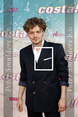 Amsterdam 20 april 2022
Premiere Costa in Tuschinski. Castleden oa , Katja Schuurman Abbey Hoes Soy Kroon Stephanie v Eer Oscar Aerts Sinan Eroglu Roeland Fernhout Tina de Bruin en Lisa Zweerman . De regisseur is Jon Karhaus en Diederik Jekel heeft het script geschreven.