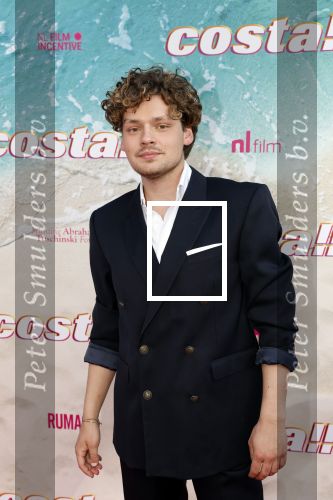 Amsterdam 20 april 2022
Premiere Costa in Tuschinski. Castleden oa , Katja Schuurman Abbey Hoes Soy Kroon Stephanie v Eer Oscar Aerts Sinan Eroglu Roeland Fernhout Tina de Bruin en Lisa Zweerman . De regisseur is Jon Karhaus en Diederik Jekel heeft het script geschreven.