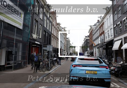 Amsterdam 15 april 2022
Carspotters fotograferen de Lamborghini Urus van Steven Bergwijn op de pc Hooftstraat