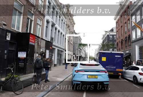 Amsterdam 15 april 2022
Carspotters fotograferen de Lamborghini Urus van Steven Bergwijn op de pc Hooftstraat