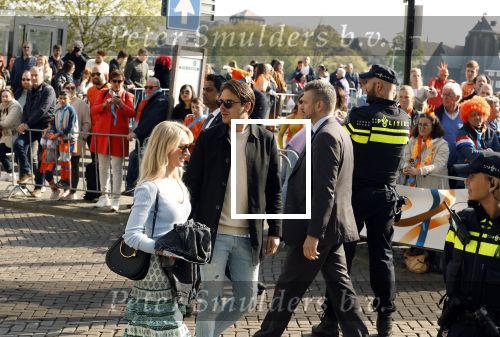 Maastricht 27 april 2022
Koningsdag wordt dit jaar in Maastricht gevierd . Aanwezig Koning Willem Alexander Koningin Maxima Prinses Amalia Prinses Alexia Prinses Ariane Prins Constantijn Prinses Laurentien Prins Maurits Prinses Marilene Prins Bernhard Prinses Annette Prins Floris Prinses Aimee Prins Pieter Christiaan en Prinses Annette. Steven jansen met de vrouyw van zijn compagnon en Dione Stax lopen over de route