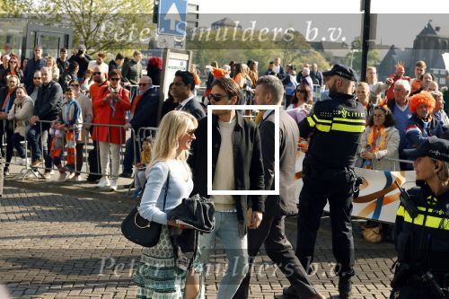 Maastricht 27 april 2022
Koningsdag wordt dit jaar in Maastricht gevierd . Aanwezig Koning Willem Alexander Koningin Maxima Prinses Amalia Prinses Alexia Prinses Ariane Prins Constantijn Prinses Laurentien Prins Maurits Prinses Marilene Prins Bernhard Prinses Annette Prins Floris Prinses Aimee Prins Pieter Christiaan en Prinses Annette. Steven jansen met de vrouyw van zijn compagnon en Dione Stax lopen over de route