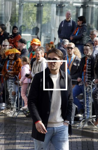 Maastricht 27 april 2022
Koningsdag wordt dit jaar in Maastricht gevierd . Aanwezig Koning Willem Alexander Koningin Maxima Prinses Amalia Prinses Alexia Prinses Ariane Prins Constantijn Prinses Laurentien Prins Maurits Prinses Marilene Prins Bernhard Prinses Annette Prins Floris Prinses Aimee Prins Pieter Christiaan en Prinses Annette. Steven jansen met de vrouyw van zijn compagnon en Dione Stax lopen over de route