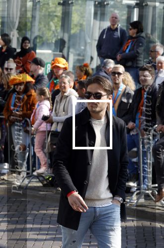 Maastricht 27 april 2022
Koningsdag wordt dit jaar in Maastricht gevierd . Aanwezig Koning Willem Alexander Koningin Maxima Prinses Amalia Prinses Alexia Prinses Ariane Prins Constantijn Prinses Laurentien Prins Maurits Prinses Marilene Prins Bernhard Prinses Annette Prins Floris Prinses Aimee Prins Pieter Christiaan en Prinses Annette. Steven jansen met de vrouyw van zijn compagnon en Dione Stax lopen over de route
