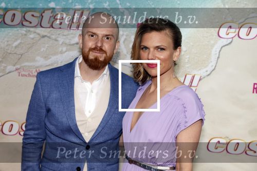 Amsterdam 20 april 2022
Premiere Costa in Tuschinski. Castleden oa , Katja Schuurman Abbey Hoes Soy Kroon Stephanie v Eer Oscar Aerts Sinan Eroglu Roeland Fernhout Tina de Bruin en Lisa Zweerman . De regisseur is Jon Karhaus en Diederik Jekel heeft het script geschreven. Tamara Brinkman met ...