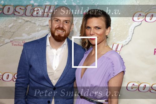 Amsterdam 20 april 2022
Premiere Costa in Tuschinski. Castleden oa , Katja Schuurman Abbey Hoes Soy Kroon Stephanie v Eer Oscar Aerts Sinan Eroglu Roeland Fernhout Tina de Bruin en Lisa Zweerman . De regisseur is Jon Karhaus en Diederik Jekel heeft het script geschreven. Tamara Brinkman met ...