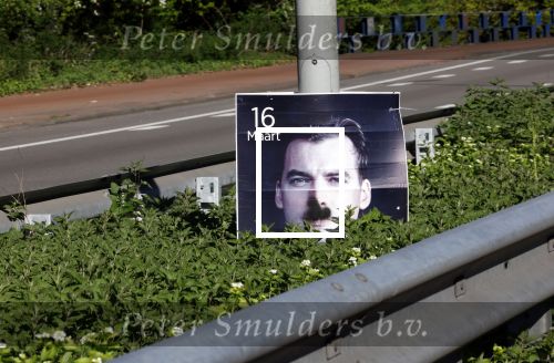 Amsterdam 20 april 2022
Abri Thierry Baudet waar mensen een snorretje op gespoten hebben met verfbus