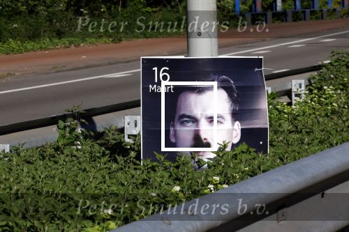 Amsterdam 20 april 2022
Abri Thierry Baudet waar mensen een snorretje op gespoten hebben met verfbus