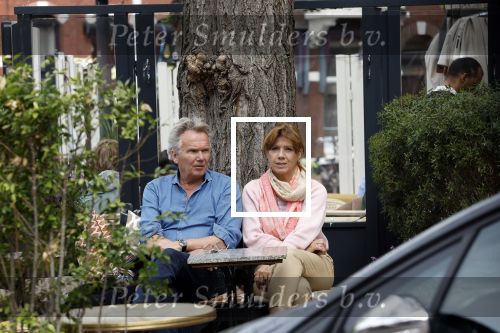 Amsterdam 5 mei 2022
Tom Egbers en janke Dekker samen op terras in Amsterdam zuid