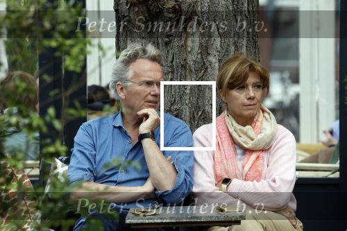Amsterdam 5 mei 2022
Tom Egbers en janke Dekker samen op terras in Amsterdam zuid